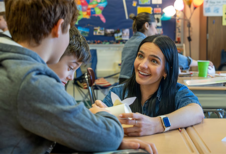 A student teacher working with children