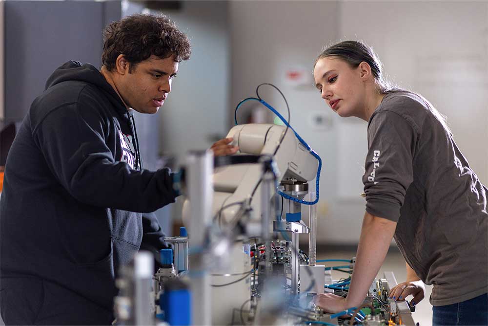 PennWest students connecting with internships, research and community engagement opportunities through the Experiential Learning Center.