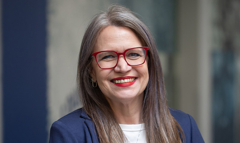 Dr. Jacqueline Knaust