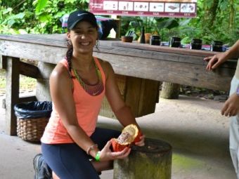 Student participates in costa rica field work