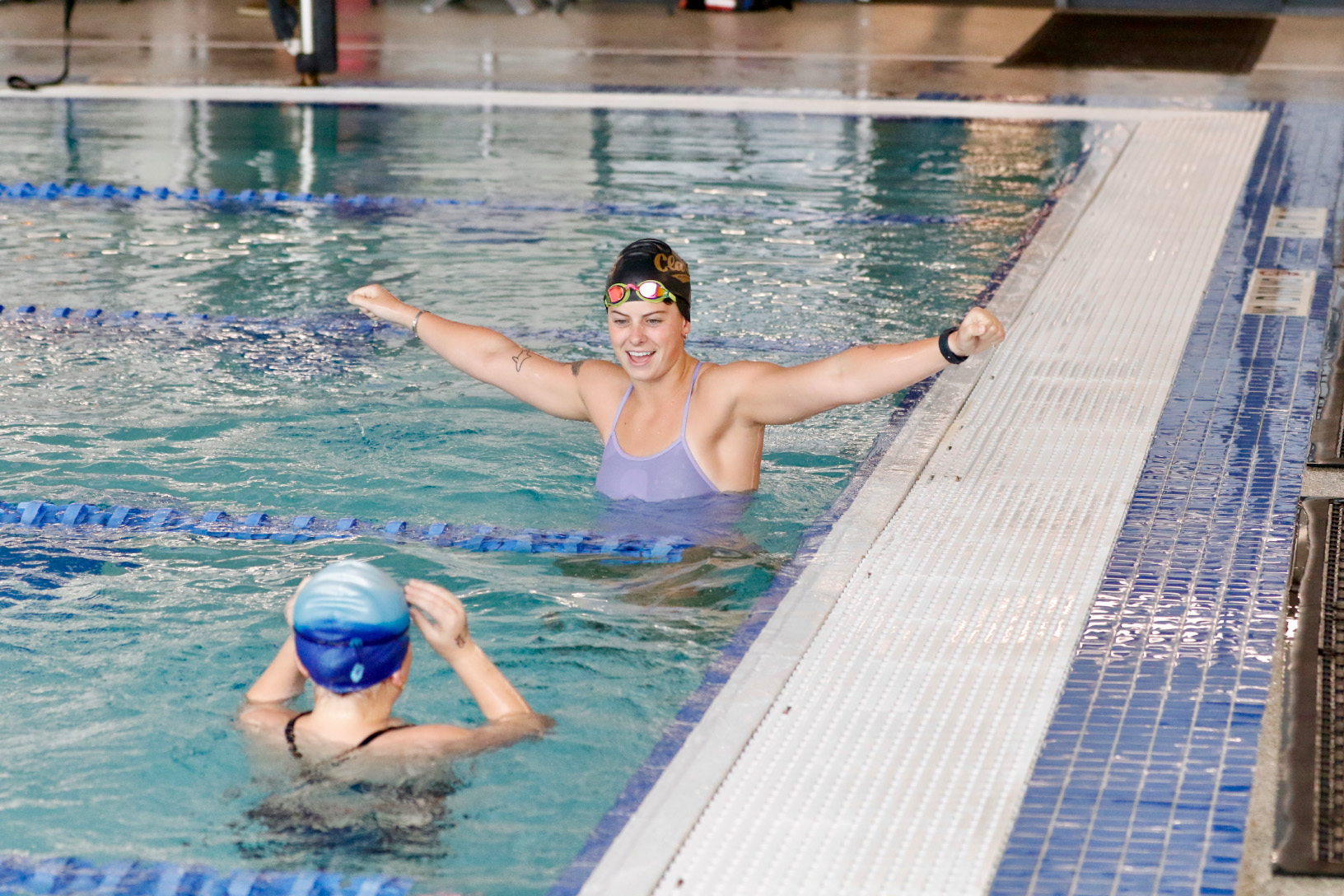 Golden Eagles swimmer instructs young swimmer